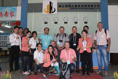 Customers from Canton Fair are visiting EZRENDA factory