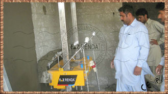 China EZ RENDA Most Portable Mortar Rendering Machine For Cement Plaster 4mm - 30mm supplier